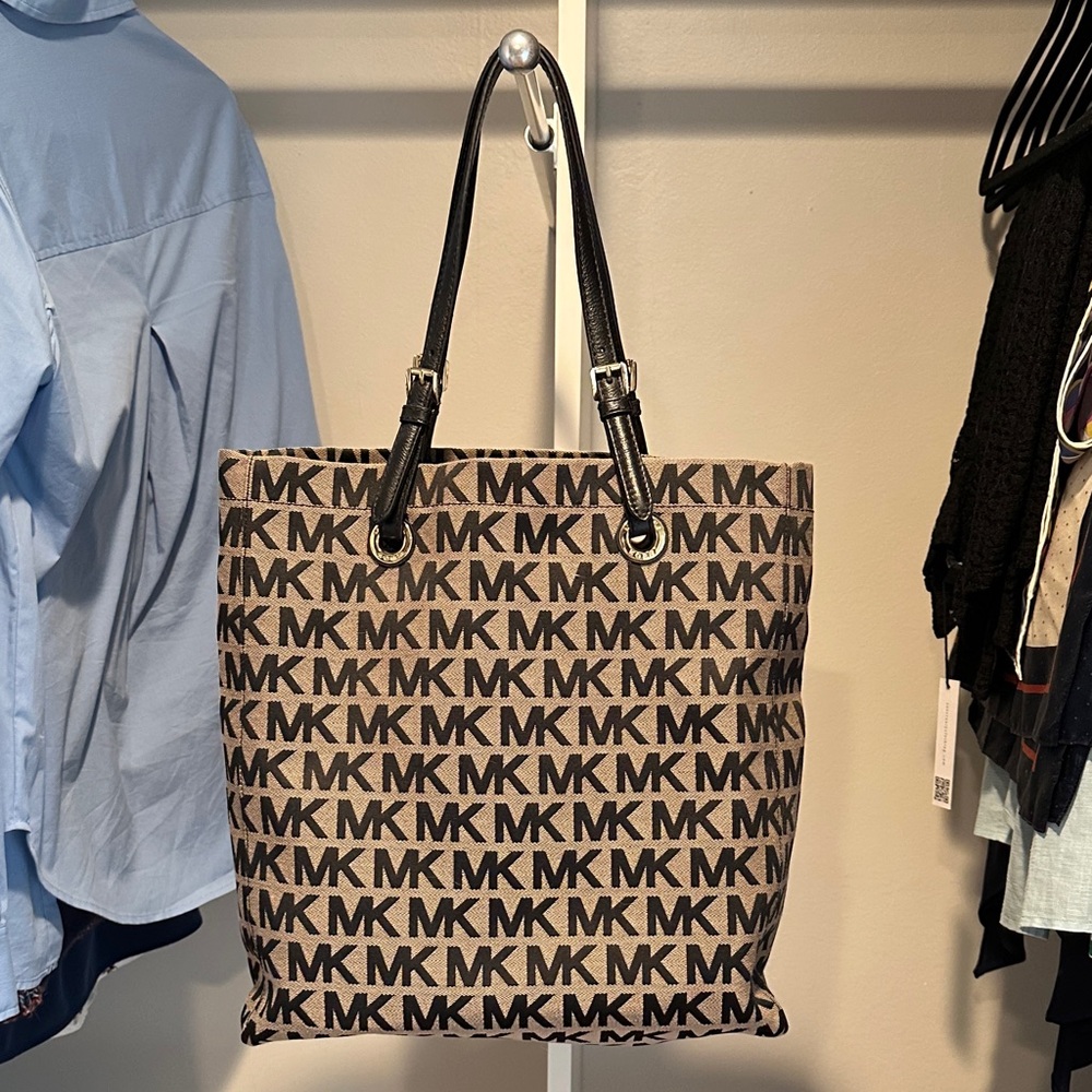 MICHAEL KORS NWOT Black and Tan Monogram Tote